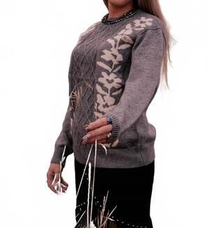 NEW LISTICLE floral cable knit sweater in grey